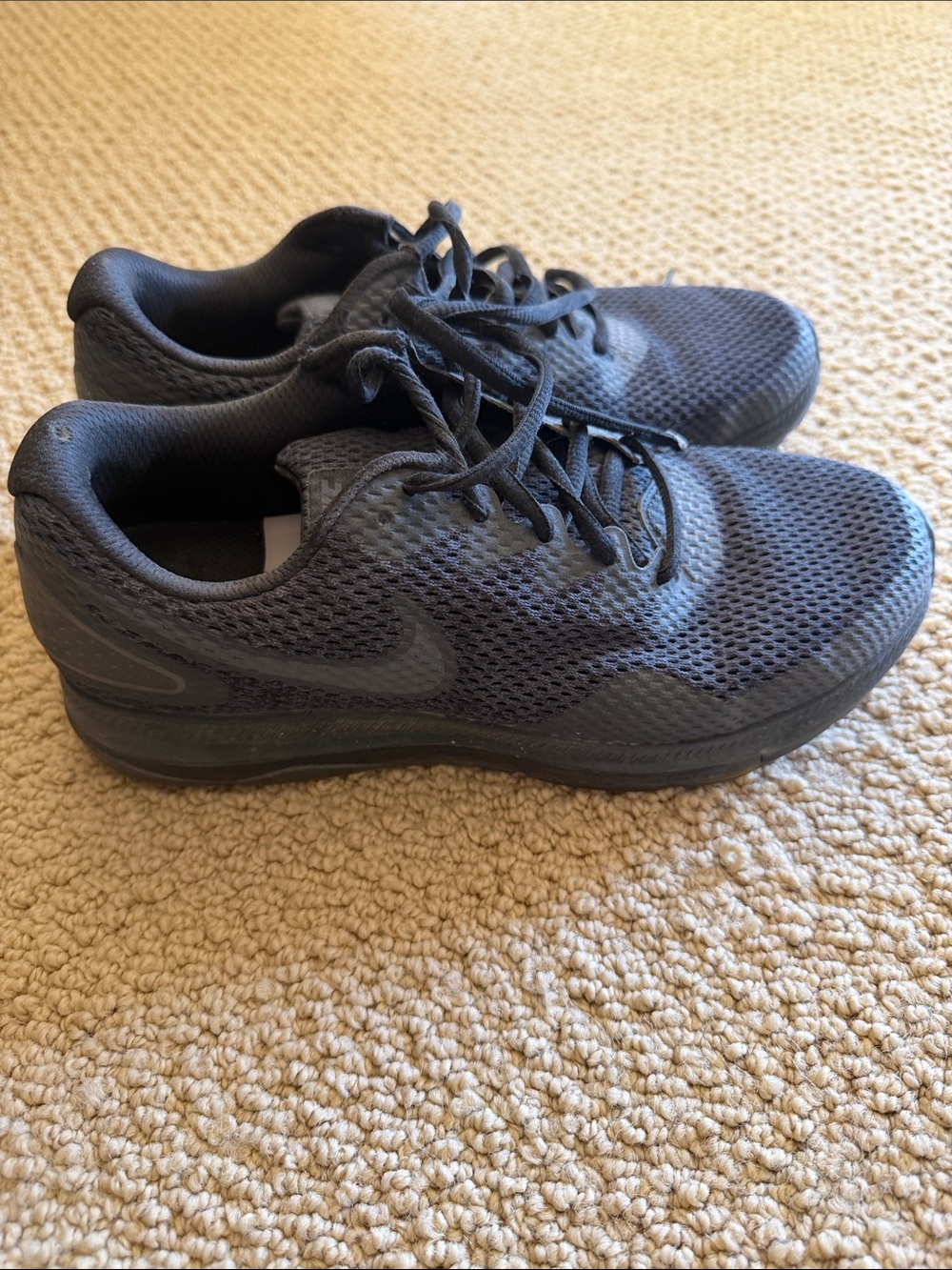 Nike Dark Gray Mesh Athletic Sneakers - Black/Gray